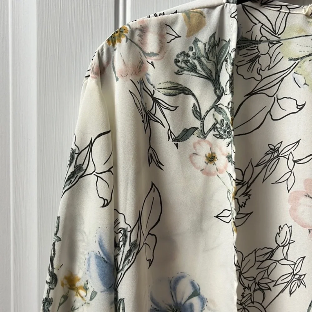 Betsy’s Boutique Floral Print Women's Kimono - Picture 2 of 8
